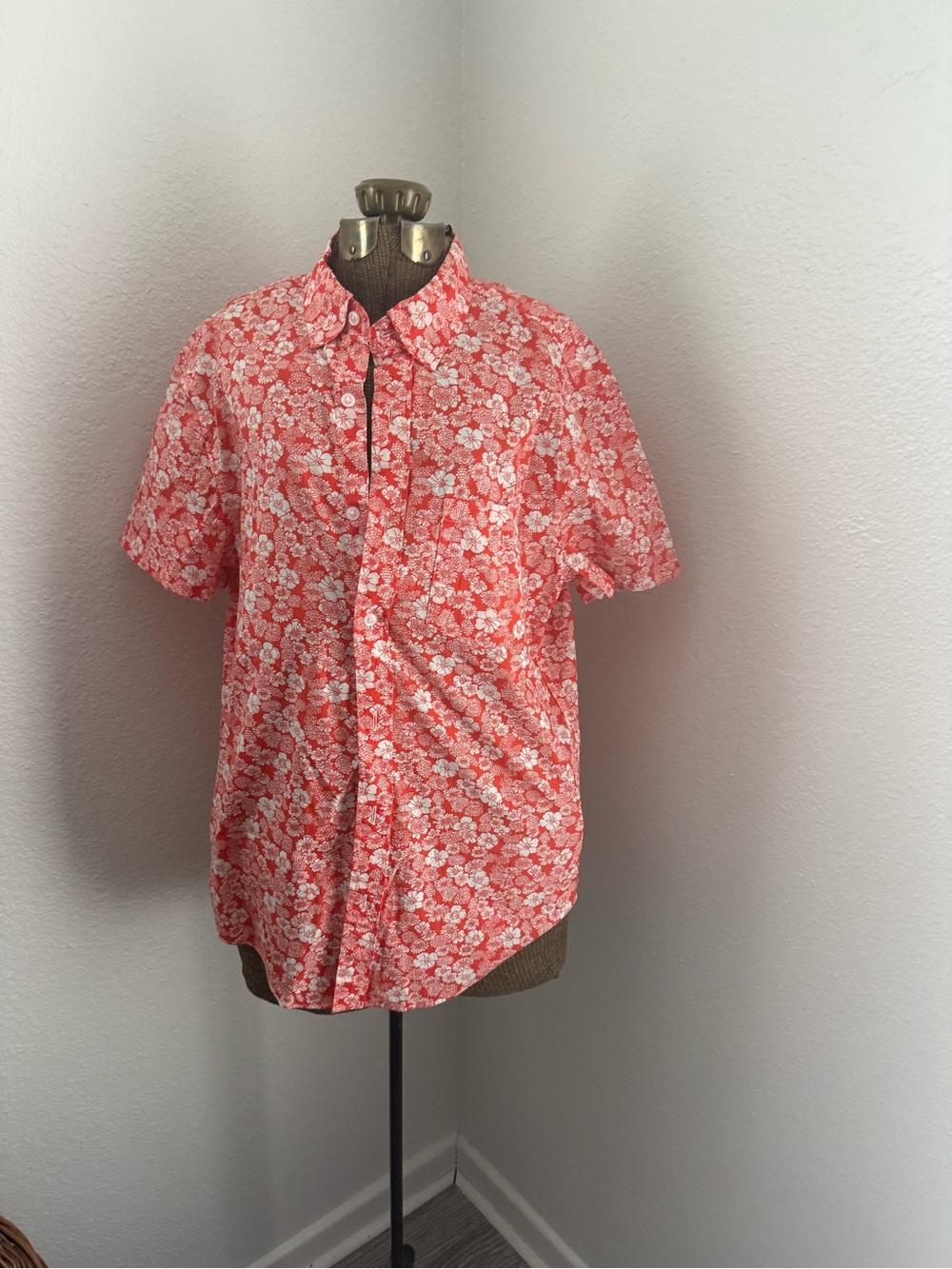 Men's Coral Floral Short-Sleeve Button-Up Shirt